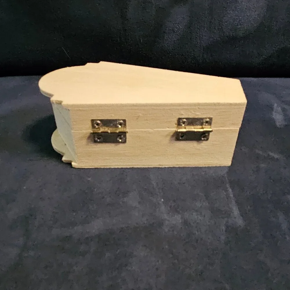 Unakite skull & coffin, with skeleton, gemstone/crystal pendants, & jewelry box - Picture 7 of 8